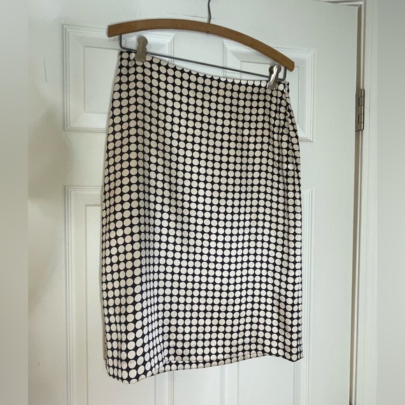 Banana Republic Dresses & Skirts - Banana Republic Silk Mod Pencil Skirt in Black and White Polka Dot - size 6